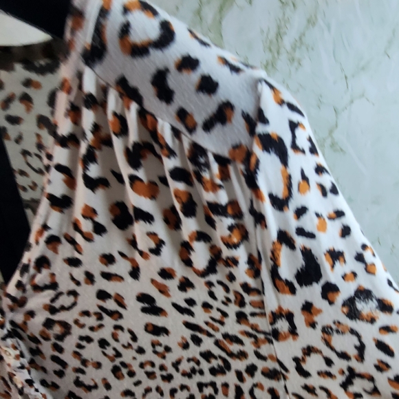 FINN & GRACE Print Top - Picture 5 of 10